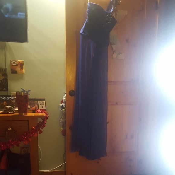Prom dress - Picture 2 of 3